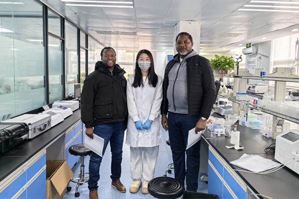 非洲赞比亚客户一次性采购40台恒美智造高智能土壤肥料养分检测仪